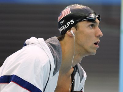 Headphones Apple on Michael Phelps White Apple Ipod Headphones   Obama Pacman