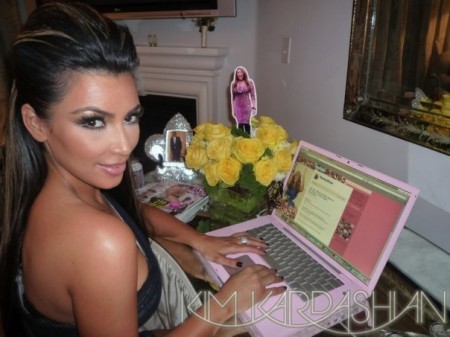 Kim Kardashian Mac Celebrity Girl, pink Apple MacBook Pro laptop