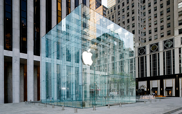 New York City 5th Avenue APPLE STORE Glass Cube Re-opening [video ...